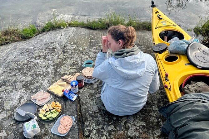 2-Day Kayak Tour in the Stockholm Archipelago - Late-afternoon snack and setting up camp for the night
