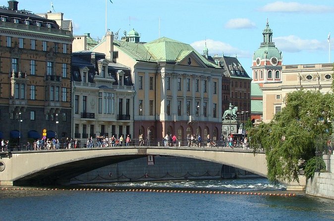 Beautiful Stockholm Small Group Walking Tour - Stop 6: Stortorget square and the Bloodbath of Stockholm