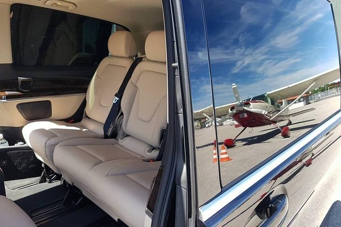Cruise port VIP Transfer: Cruise port to Stockholm city center 1-6 Passangers - Getting your driver fast: the name-sign meet & greet