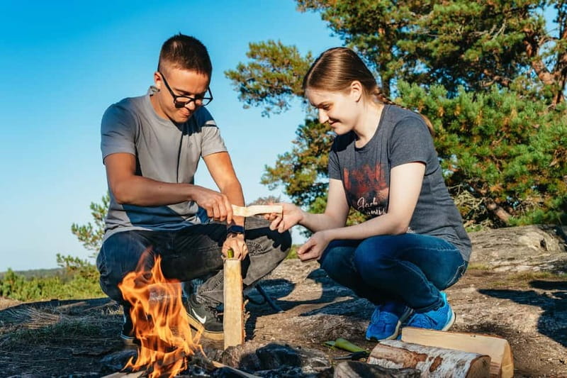 From Stockholm: Moose & Wildlife Safari with Campfire Dinner - Wildlife tracking on the trail: make your eyes do the work