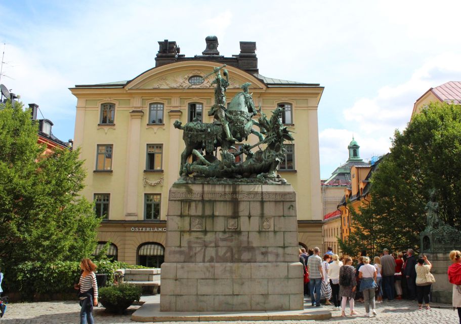 Gamla Stan: Essential Tour of Stockholm - From Parliament House to Riddarholmen: power and place