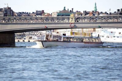 Hop-On Hop-Off Bus and Boat Ticket in Stockholm - Your land route: buses that take you close to the action