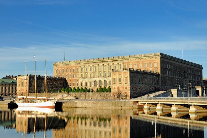Hop-On Hop-Off Bus and Boat Ticket in Stockholm - On-board Wi‑Fi and buying tickets while you move
