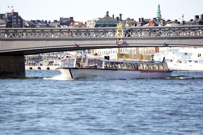 Hop-On Hop-Off Bus and Boat Ticket in Stockholm - Your land route: buses that take you close to the action