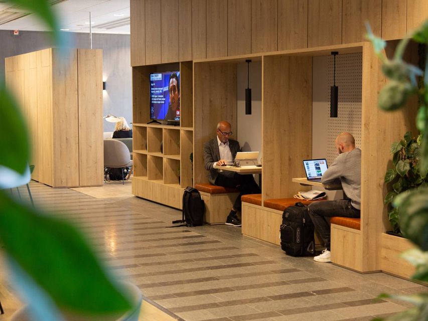 Stockholm Arlanda Airport (ARN): Premium Lounge Entry - Buffet Reality Check: What Food Is Like (Including Hot Options)