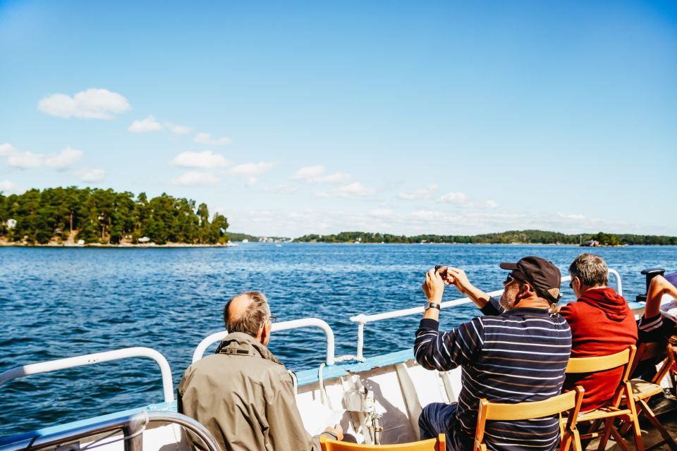 Stockholm: City Archipelago Sightseeing Cruise with Guide - Cafeteria, restrooms, and the comfort checklist for a boat day