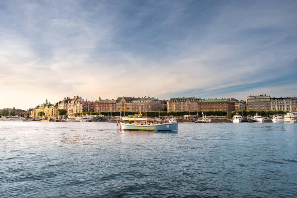 Stockholm: Guided City Sightseeing Open Electric Boat Tour - Meeting at Skeppsbron 2 and finding the blue boat
