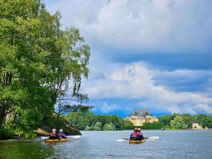 Stockholm: Guided Kayak Tour to Drottningholm Royal Palace - The outdoor lunch on cliffs: simple food in an unusually good setting
