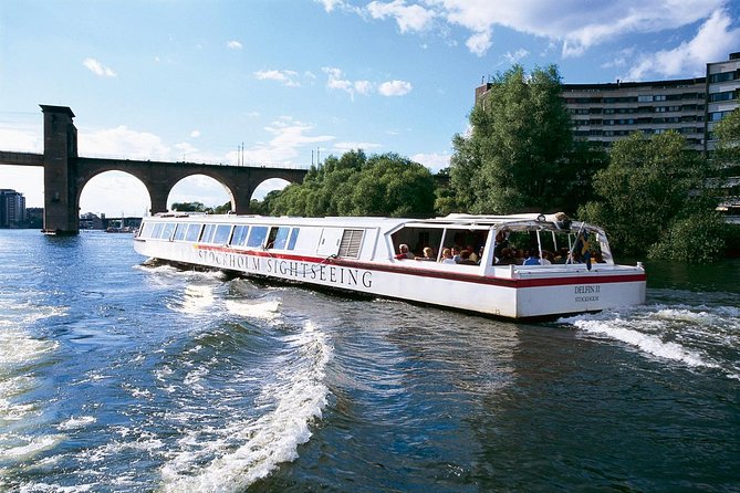 Stockholm: Highlights Boat Tour - The route: bridges, the lock, and why Lake Mälaren feels different