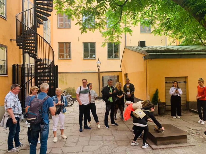 Stockholm: Old Town Guided Walking Tour (English / Deutsch) - Getting started at Birger Jarls Torg (and why location matters)