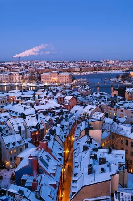 Stockholm: Old Town Historical Walking Tour - Main square and Old Town’s oldest layers