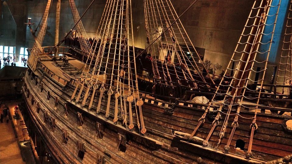Stockholm: Old Town Walking Tour w/ Vasa Museum & Boat Ride - Starting at the right spot: Obelisk meeting point and how the route flows