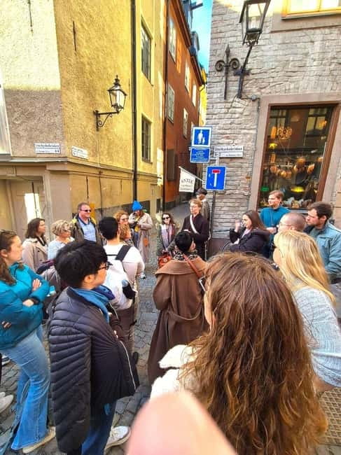 Stockholm: Old Town Walking Tour with Local Guide - Meeting at Gamla Stan: getting started fast (and avoiding the wrong café)