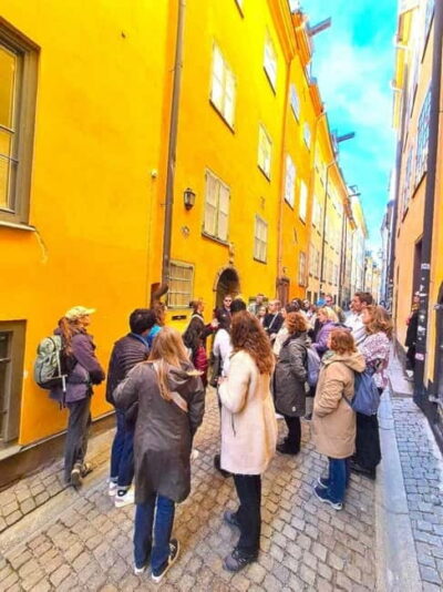 Stockholm: Old Town Walking Tour with Local Guide - The 2-hour pace: short stops, steady walking, good photo timing