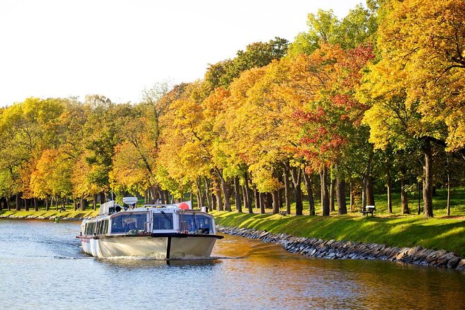 Stockholm: Royal Djurgården Boat Tour - Comfort onboard: toilets, cafeteria, and the small practical stuff