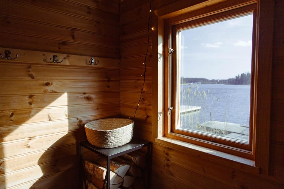 Stockholm: Traditional Sauna & Polar Plunge in Baltic Sea - What’s included (and how the extras support the routine)