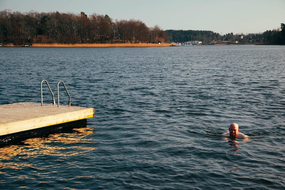 Stockholm: Traditional Sauna & Polar Plunge in Baltic Sea - Season choices: winter polar plunge vs. summer refresher