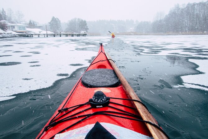 Stockholm: Winter Kayaking, Swedish Fika and hot Sauna Experience - Vaxholm Fortress: paddling past a 1500s defensive site