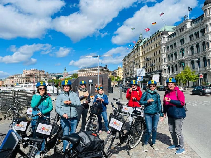 Stockholm's Best Bike Tour! (English / Deutsch) - Djurgården calm + Östermalm sparkle: the pace shift that makes the tour feel fair