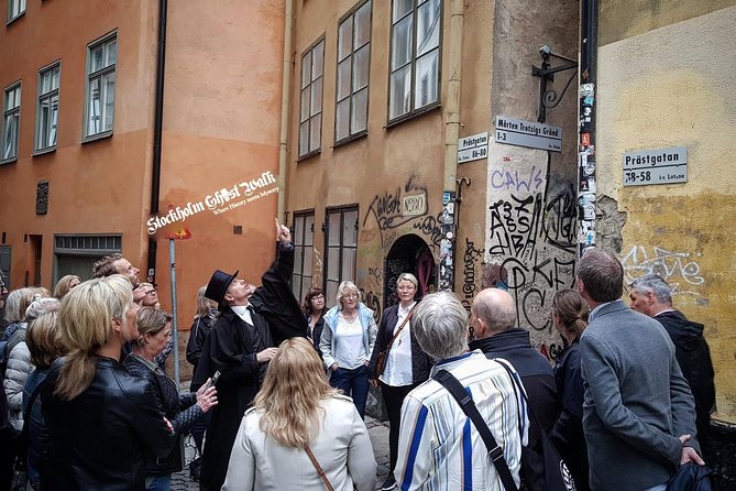 The Original Stockholm Ghost Walk and Historical Tour - Gamla Stan - What you actually hear: murders, plagues, executions, myths, and the “true accounts” vibe