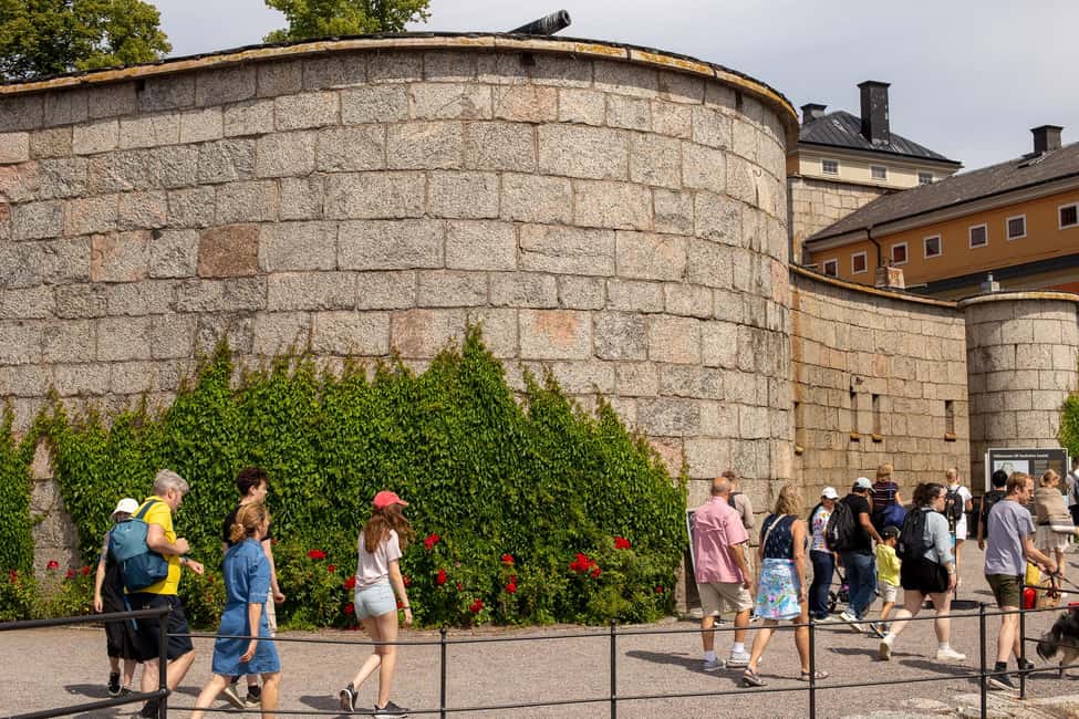 Vaxholm & Stockholm Archipelago: Guided Excursion, Day Trip - Getting to the meeting point: Nationalmuseum, 15 minutes early