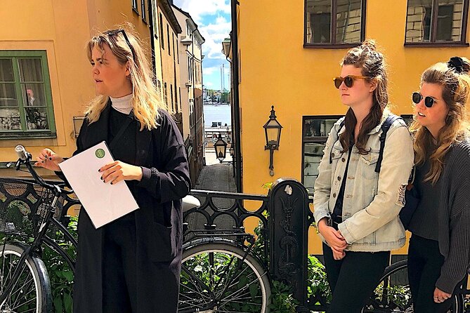 Walking Tour of Stockholm's Old Town, Gamla Stan - Tyska Brunnen (German Well): A 17th-Century Marker in a Small Town Space